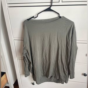 Lululemon long sleeve back in action shirt